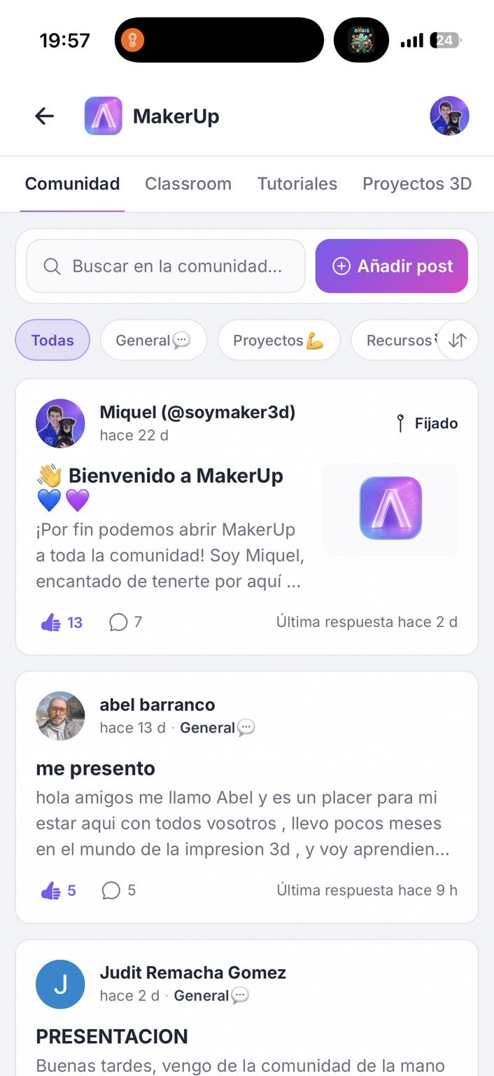 Comunidad de MakerUp con una bienvenida fijada, presentaciones, reacciones y comentarios.